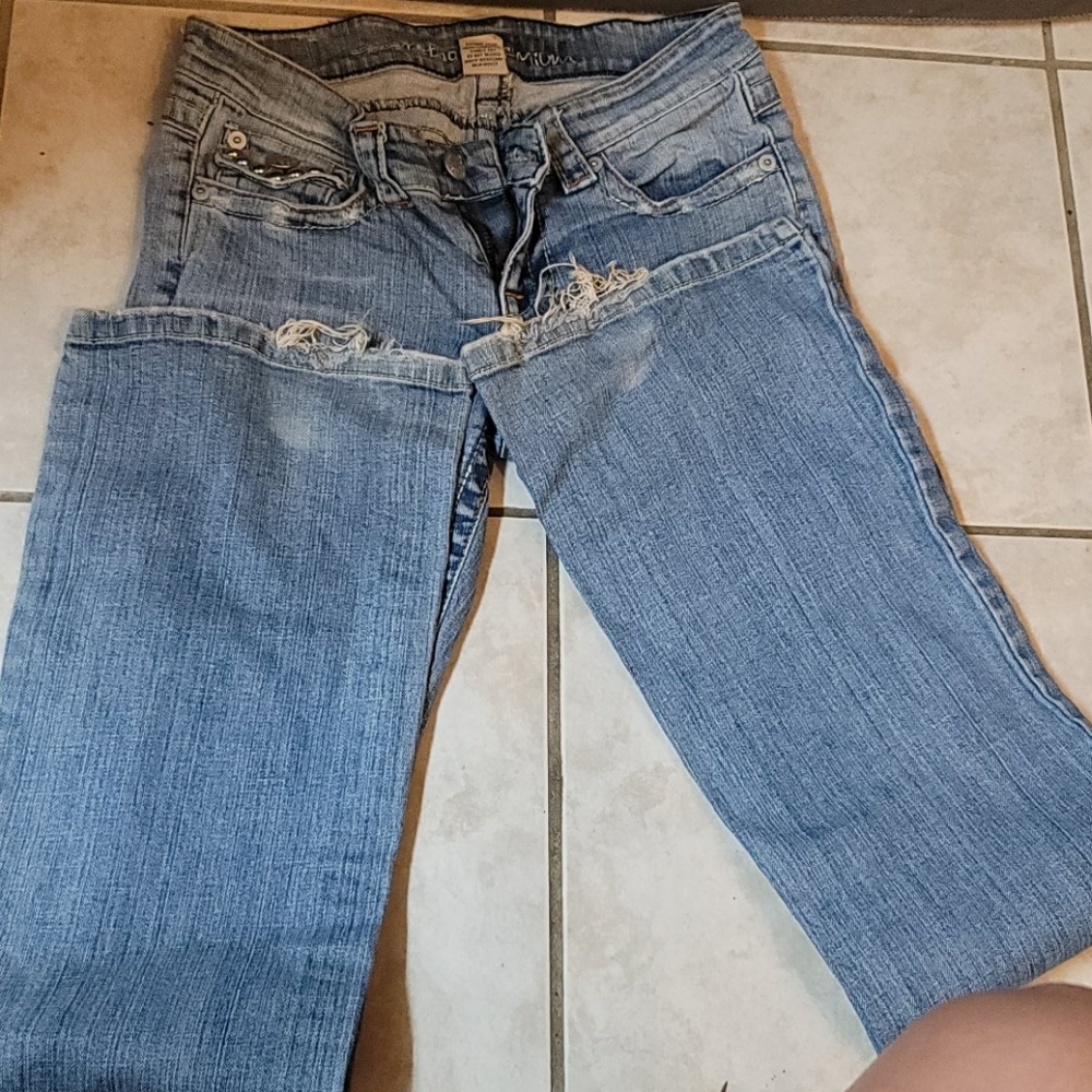 Refuge size 3, bootleg/flare fit, light wash, gent